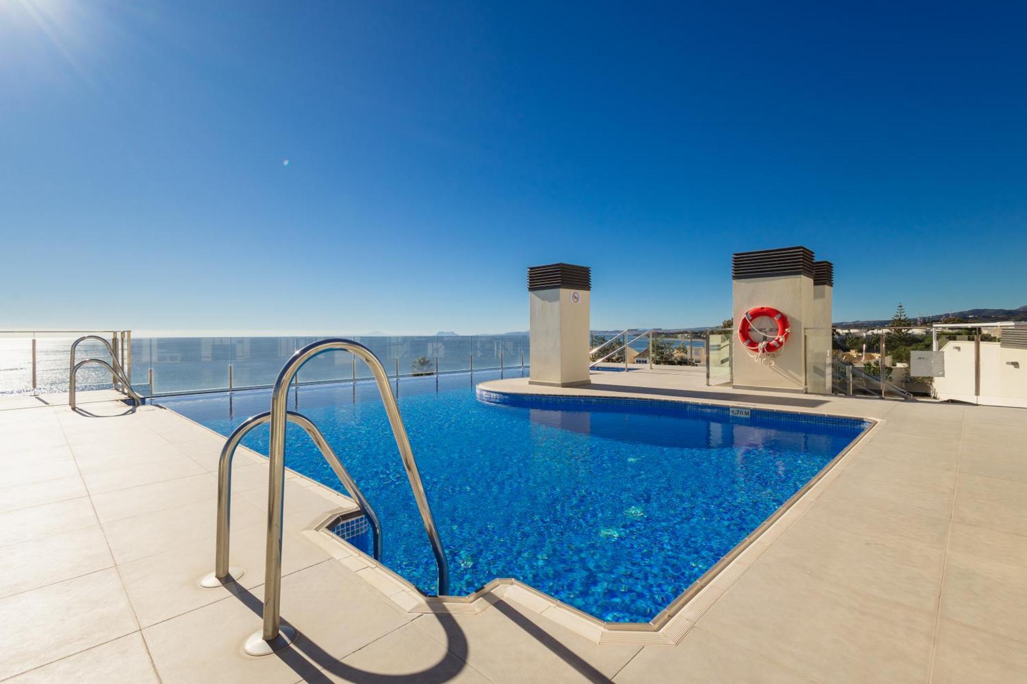 First-Line Beach, Terrace And Pool With Incredible Sea Views, New Golden Mile Estepona Eksteriør bilde