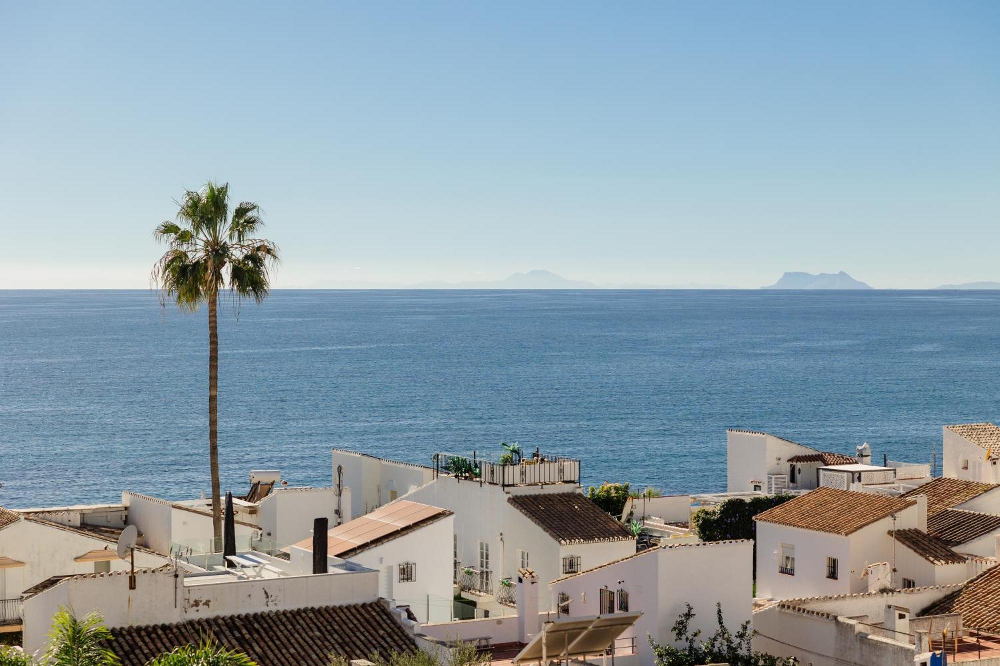First-Line Beach, Terrace And Pool With Incredible Sea Views, New Golden Mile Estepona Eksteriør bilde