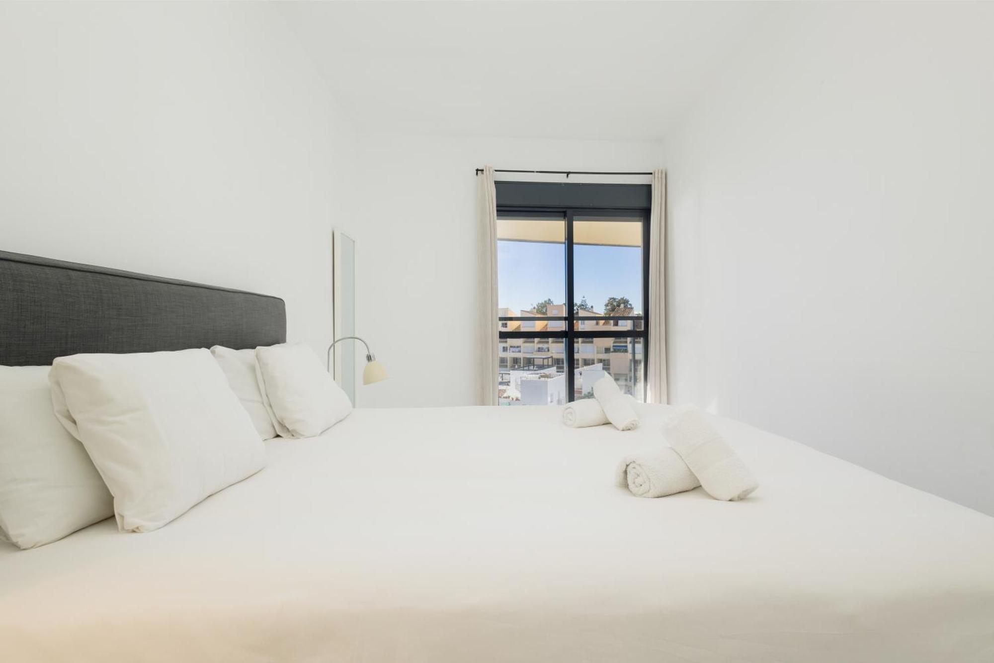 First-Line Beach, Terrace And Pool With Incredible Sea Views, New Golden Mile Estepona Eksteriør bilde
