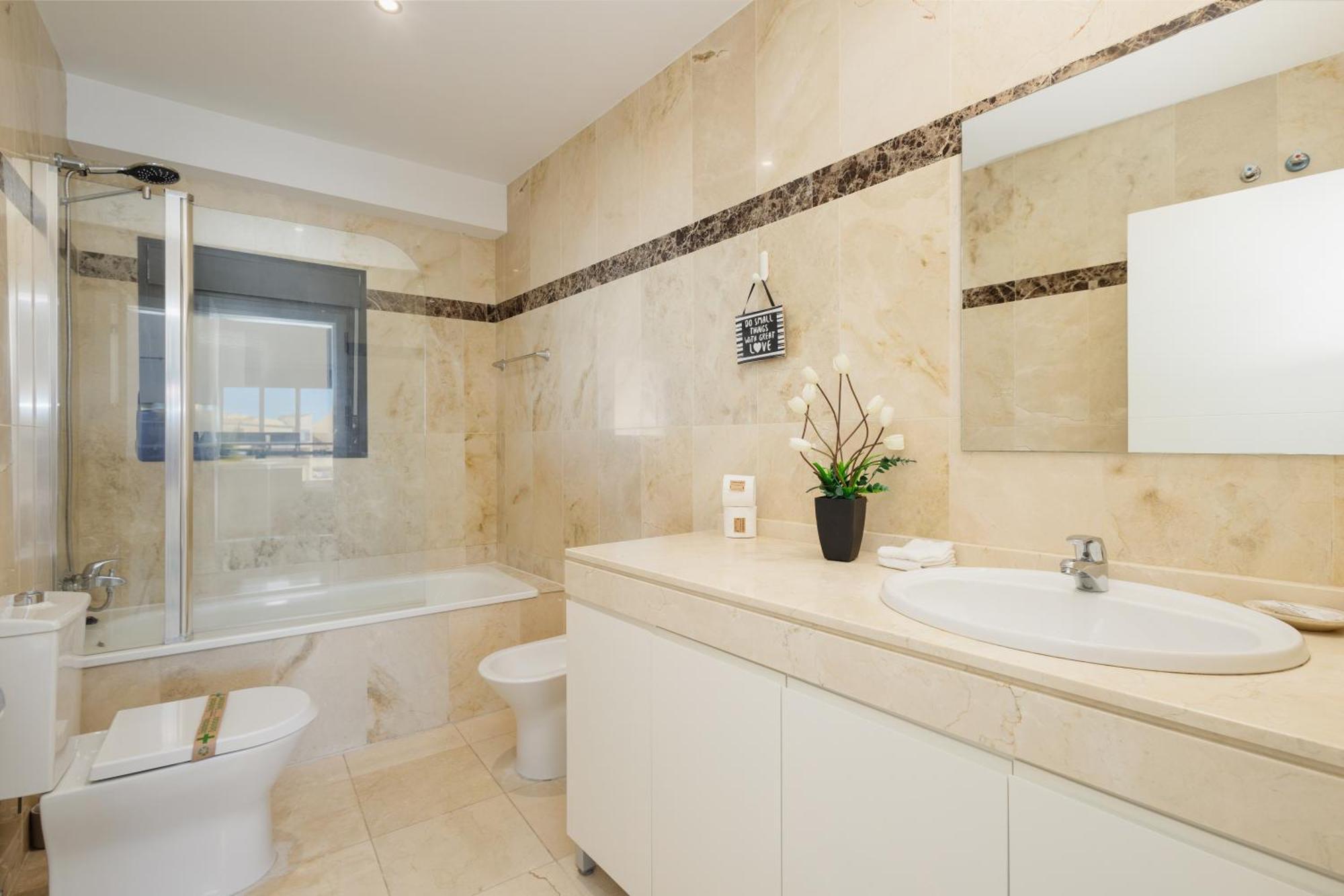 First-Line Beach, Terrace And Pool With Incredible Sea Views, New Golden Mile Estepona Eksteriør bilde