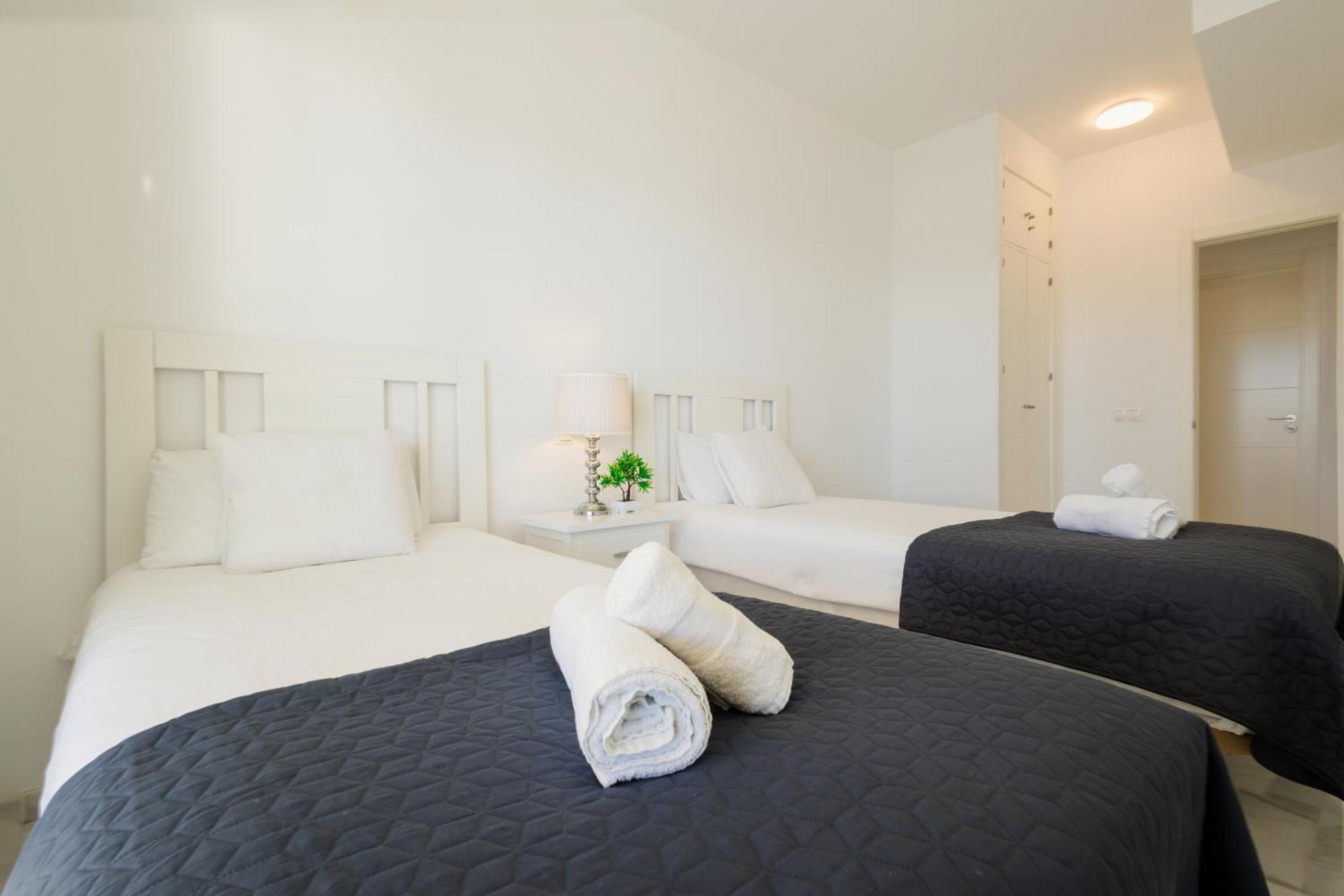 First-Line Beach, Terrace And Pool With Incredible Sea Views, New Golden Mile Estepona Eksteriør bilde