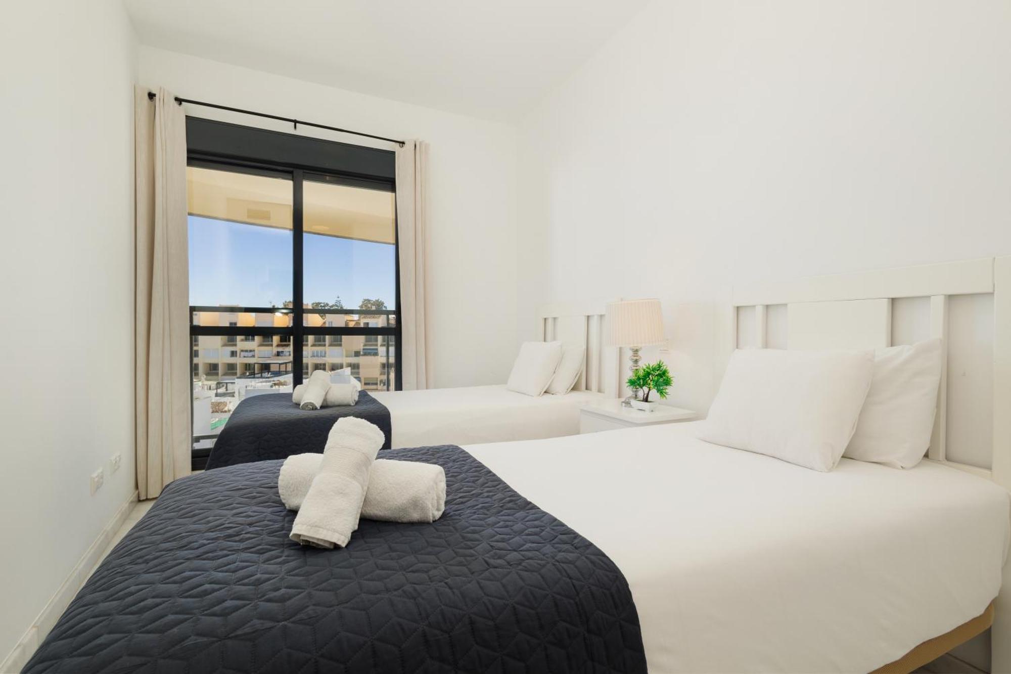 First-Line Beach, Terrace And Pool With Incredible Sea Views, New Golden Mile Estepona Eksteriør bilde