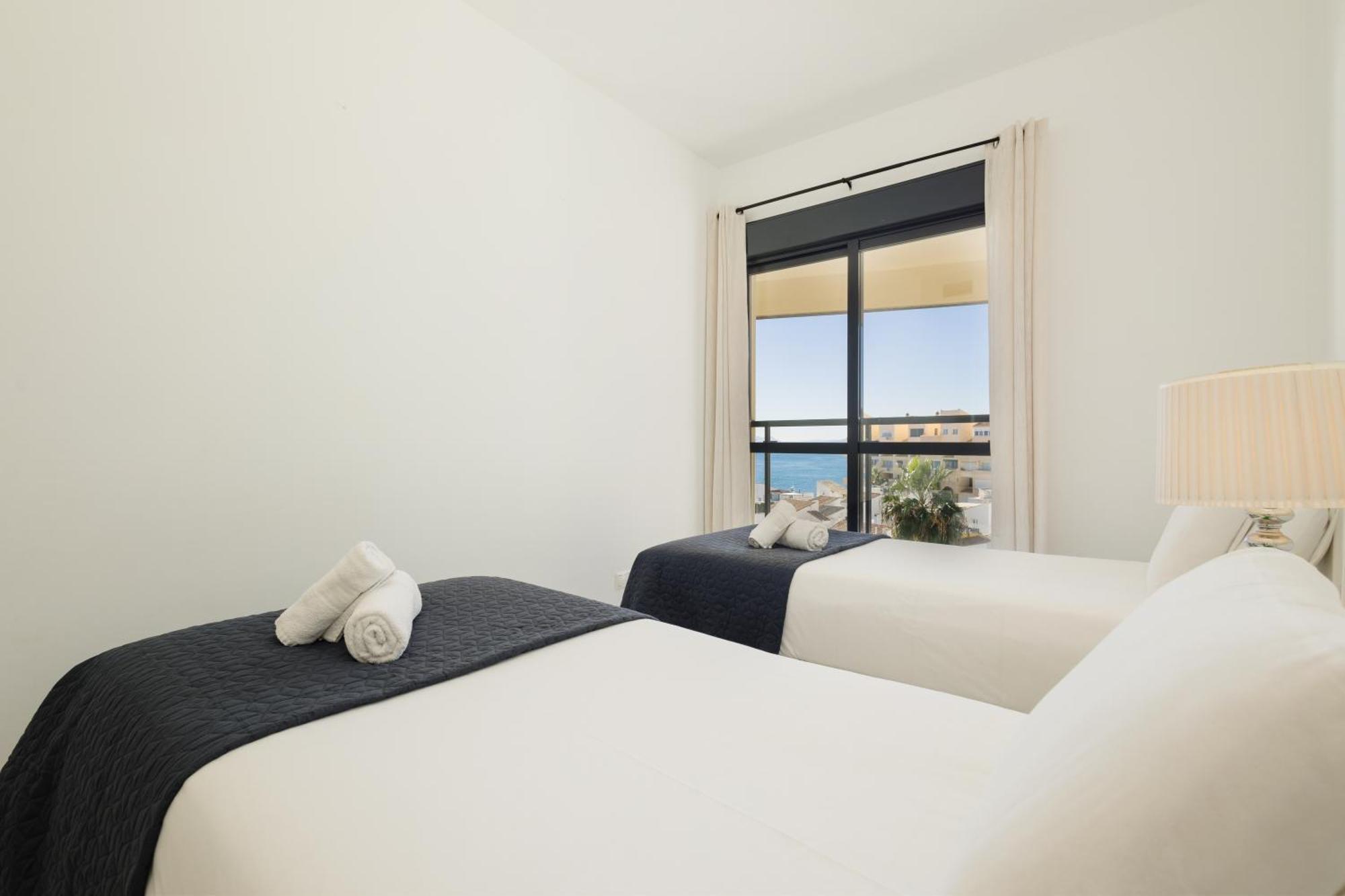 First-Line Beach, Terrace And Pool With Incredible Sea Views, New Golden Mile Estepona Eksteriør bilde