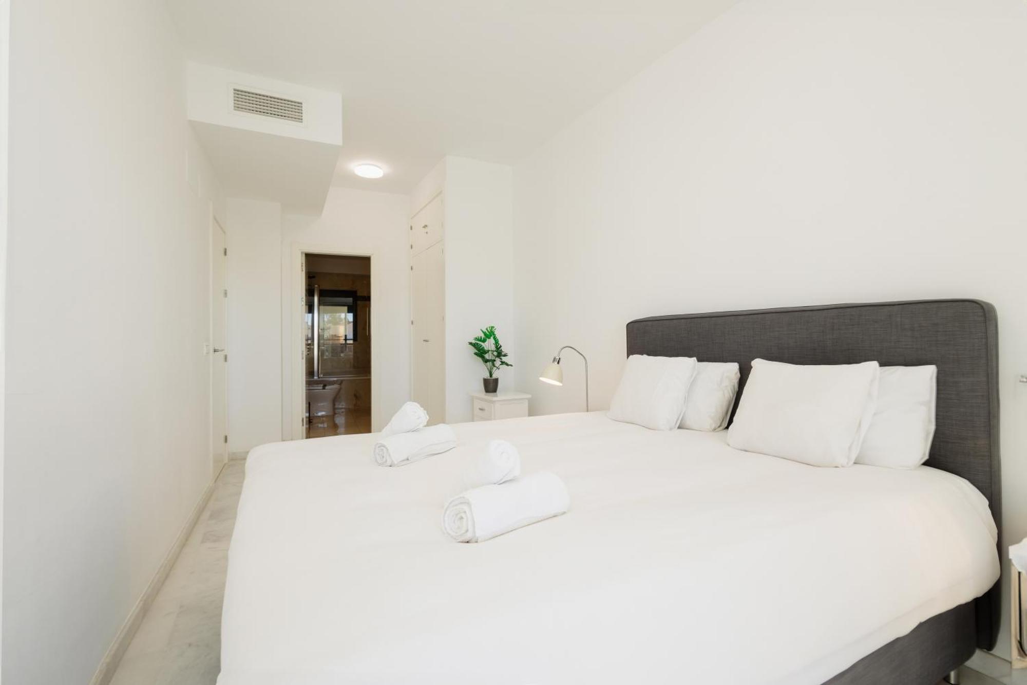 First-Line Beach, Terrace And Pool With Incredible Sea Views, New Golden Mile Estepona Eksteriør bilde