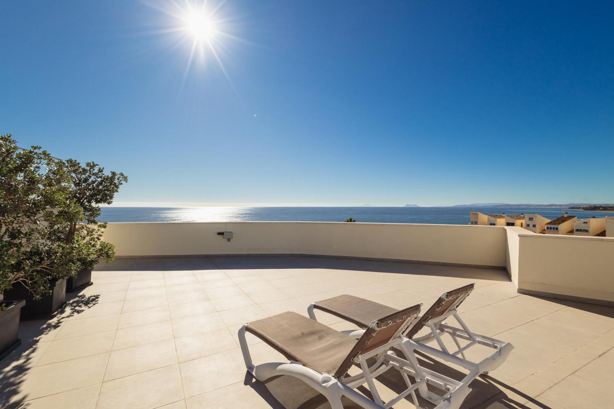 First-Line Beach, Terrace And Pool With Incredible Sea Views, New Golden Mile Estepona Eksteriør bilde