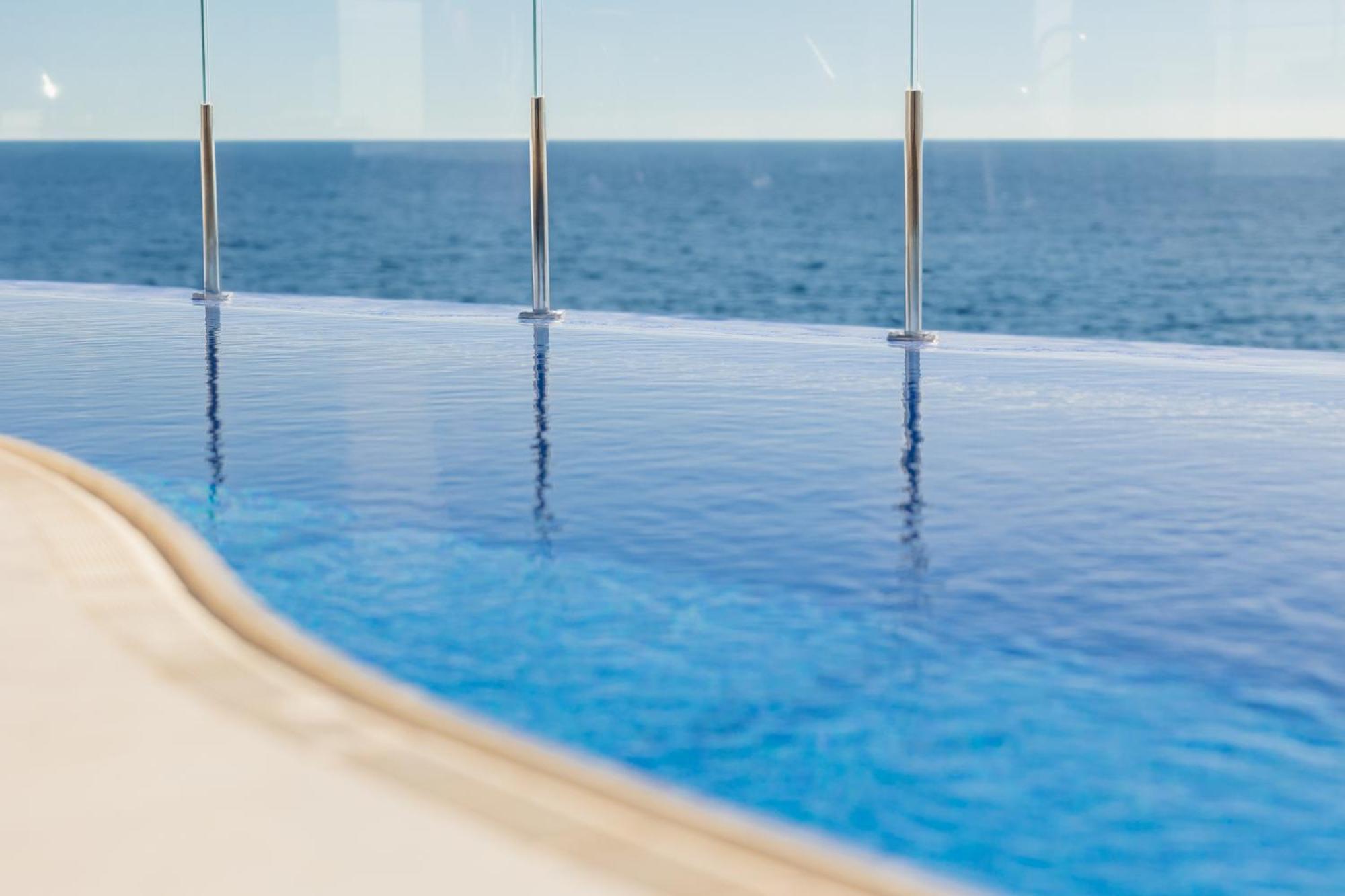 First-Line Beach, Terrace And Pool With Incredible Sea Views, New Golden Mile Estepona Eksteriør bilde