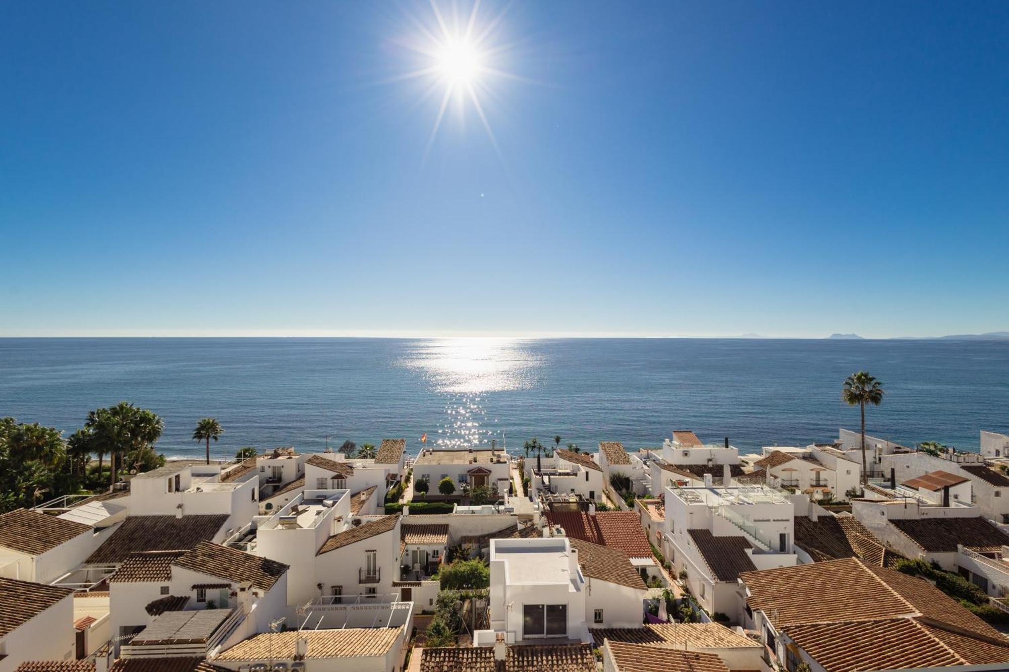 First-Line Beach, Terrace And Pool With Incredible Sea Views, New Golden Mile Estepona Eksteriør bilde