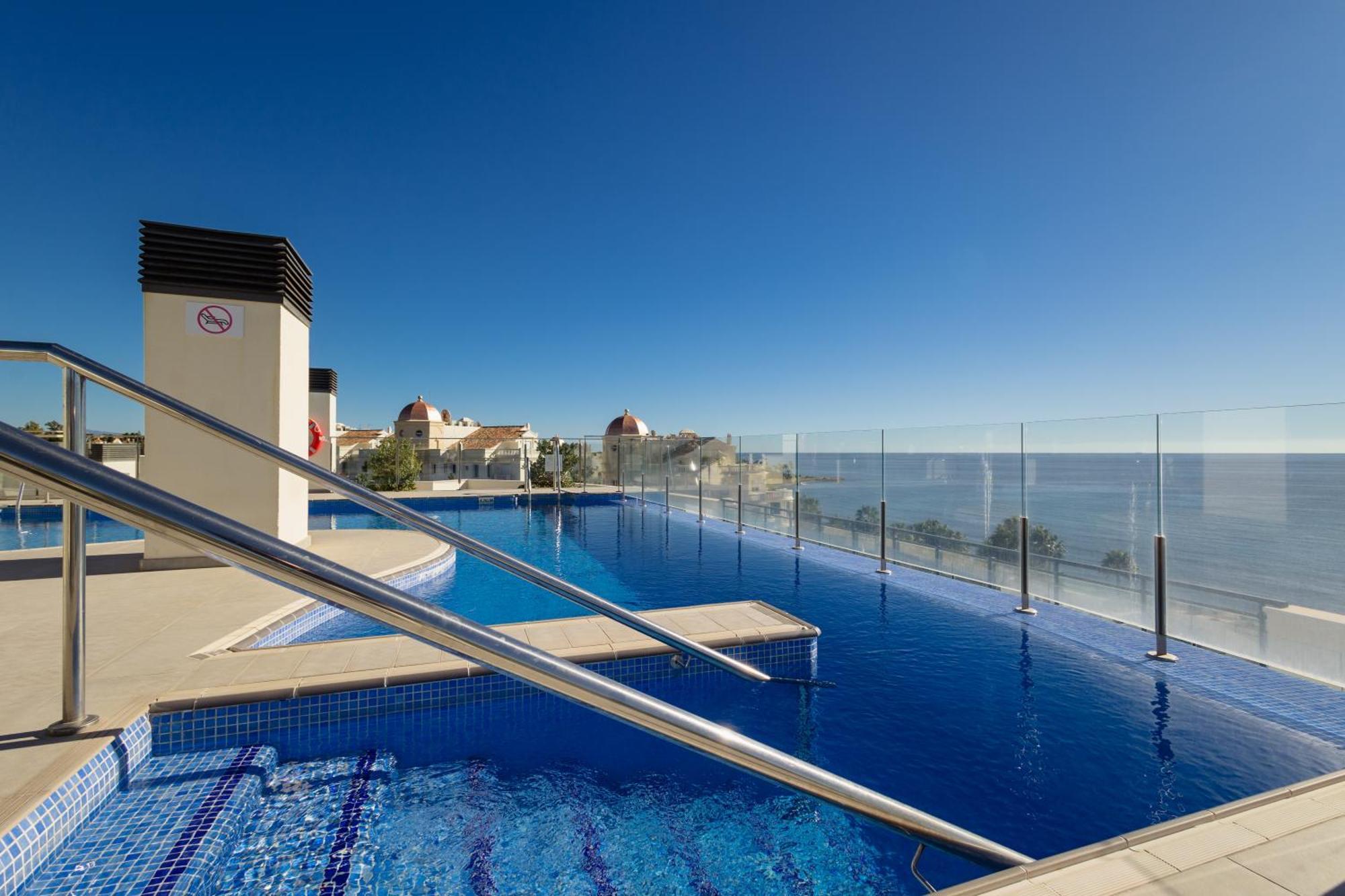 First-Line Beach, Terrace And Pool With Incredible Sea Views, New Golden Mile Estepona Eksteriør bilde